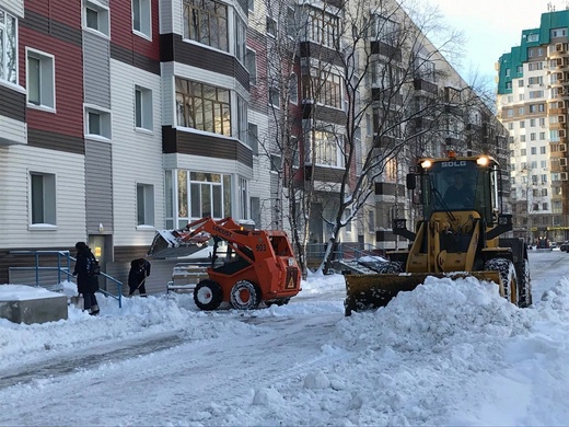 Чистка от снега во дворах