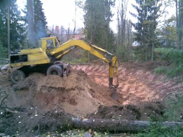 Какой тип экскаватора обычно используется для копки водоемов